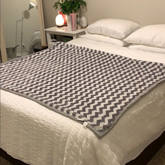 Grey & White Chevron Plush Throw - Picture 3 of 6